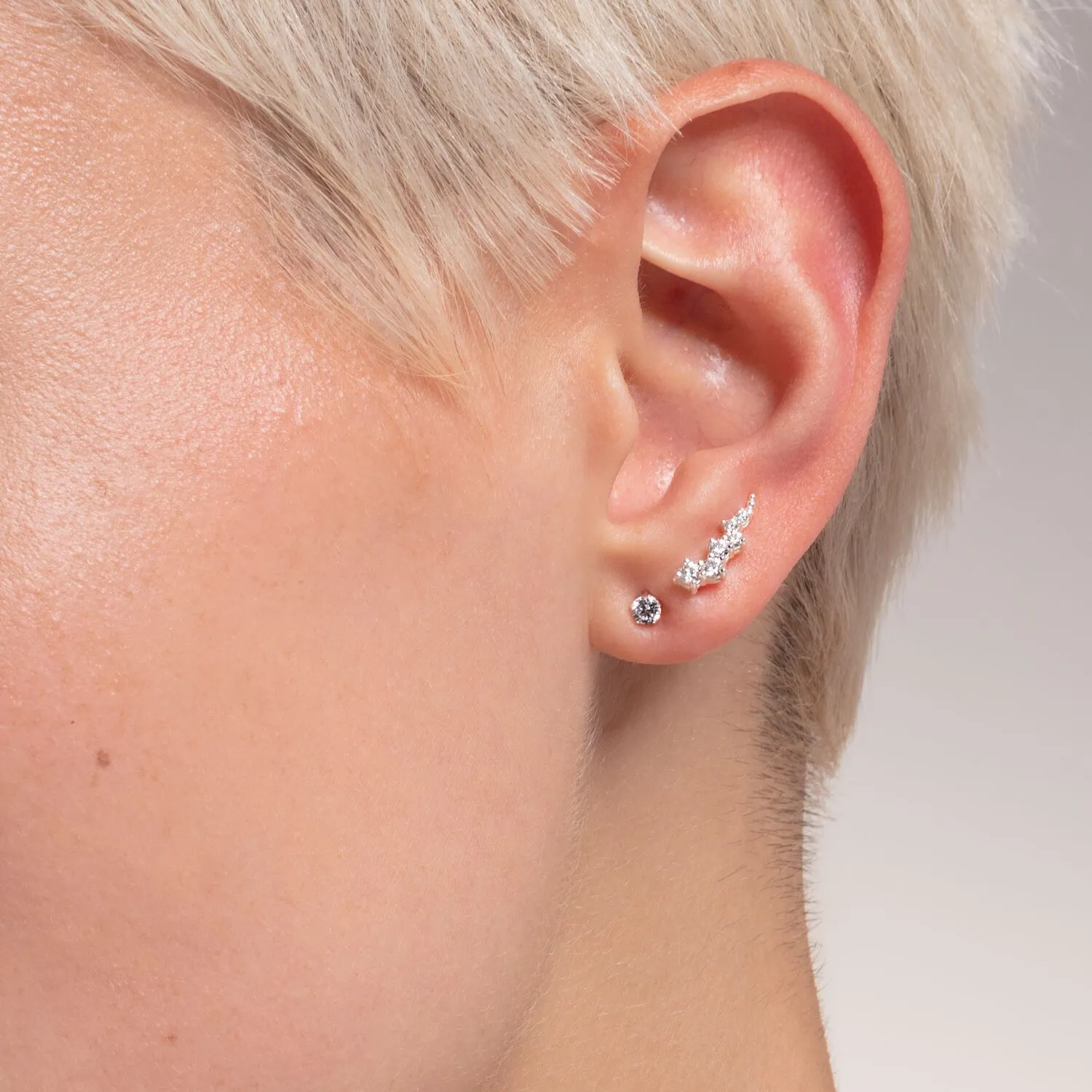 Ear Stud White Stone (Single)