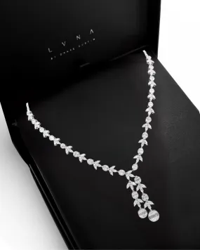 #LVNA2024 | Cluster Shape Dangling Diamond Necklace 18kt