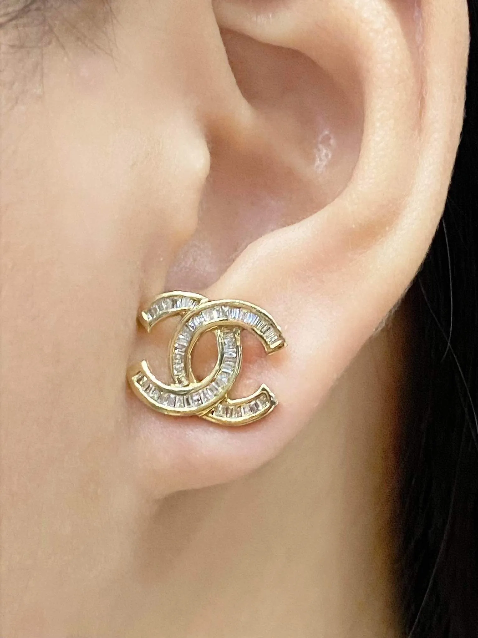 #LVNA2024 | Golden C Shape Diamond Earrings 14kt