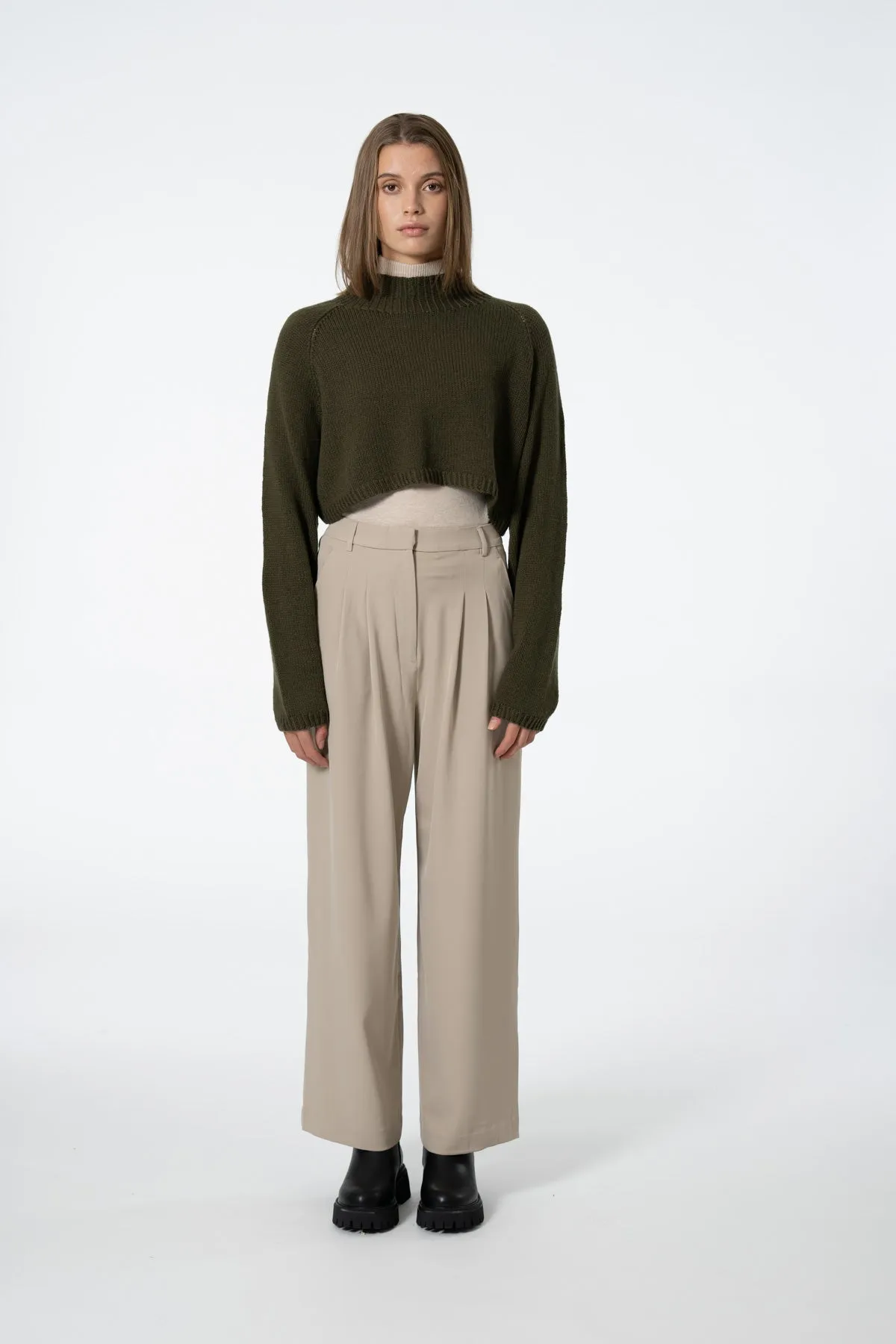 Merino Cropped Sweater in Olive Green